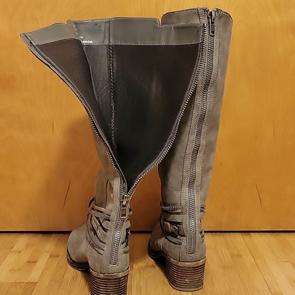 Boots - Picture 4 of 4